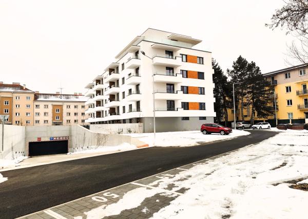 Na prenájom, 2i byt s balkónom v centre Zvolena, Kubániho