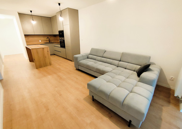 Na prenájom, 2i byt s balkónom v centre Zvolena, Kubániho