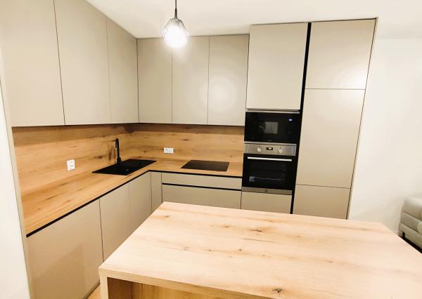 Na prenájom, 2i byt s balkónom v centre Zvolena, Kubániho