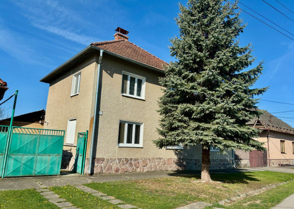 Dvojpodlažný rodinný dom Lovča