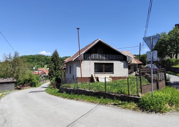 Na Predaj, Rodinný dom na rekonštrukciu v obci Hrochoť 200 m2