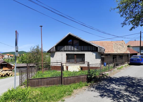 Na Predaj, Rodinný dom na rekonštrukciu v obci Hrochoť 200 m2
