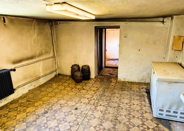 Na Predaj, Rodinný dom na rekonštrukciu v obci Hrochoť 200 m2