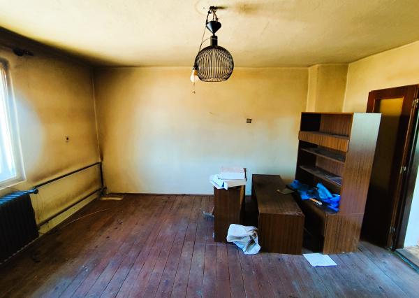 Na Predaj, Rodinný dom na rekonštrukciu v obci Hrochoť 200 m2
