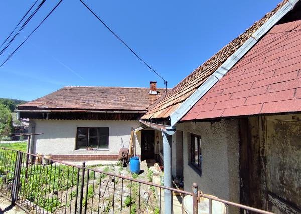 Na Predaj, Rodinný dom na rekonštrukciu v obci Hrochoť 200 m2