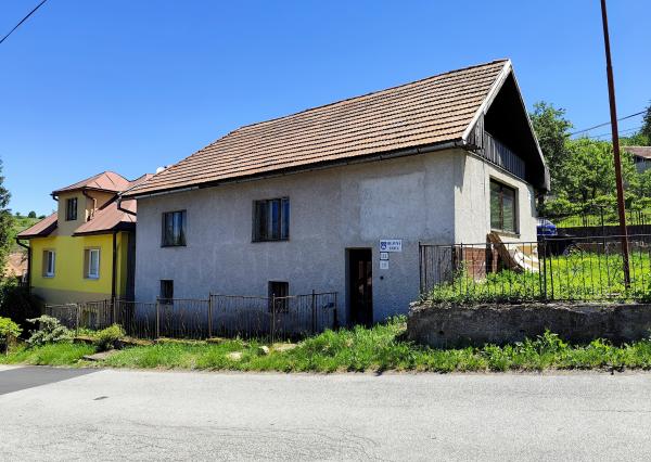 Na Predaj, Rodinný dom na rekonštrukciu v obci Hrochoť 200 m2