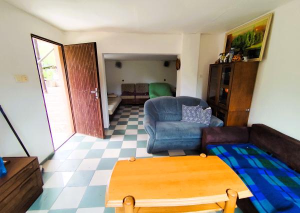 Chalupa 5 minút od Zvolena – 60m2, pozemok 501 m2, Bienska