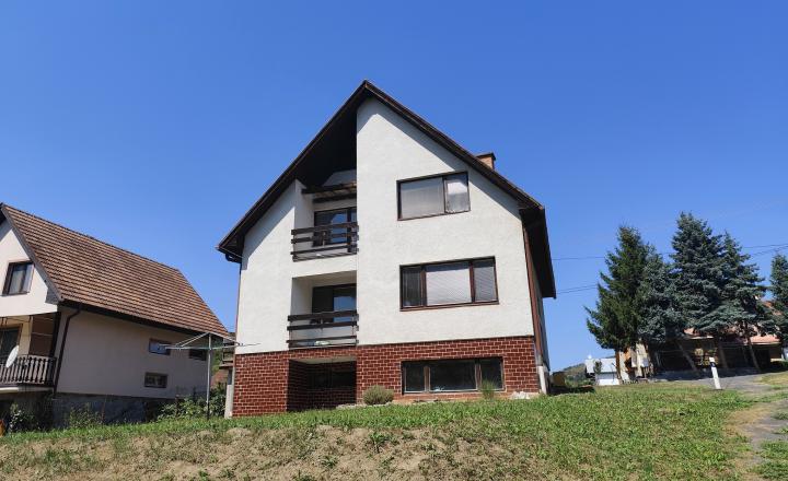 Na Predaj, Rodinný dom 240 m2, s 2 garážou, Hontianske Nemce - fotografia 3