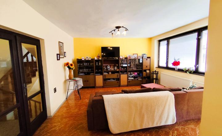 Na Predaj, Rodinný dom 240 m2, s 2 garážou, Hontianske Nemce - fotografia 10