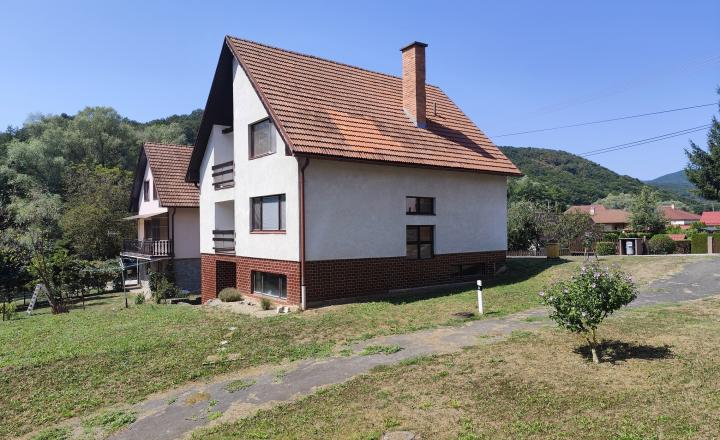 Na Predaj, Rodinný dom 240 m2, s 2 garážou, Hontianske Nemce - fotografia 2