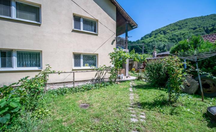 Na predaj, 4-6 izbový rodinný dom 160 m2, Zvolen - Neresnica - fotografia 1