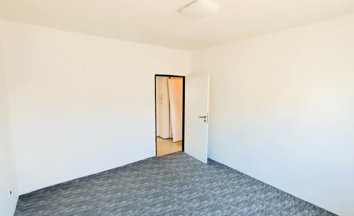 PRENAJATÉ, 2 izbový byt s balkónom, Zvolen - Zlatý potok - fotografia 8