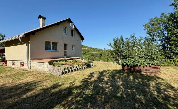 Na predaj dvojpodlažný rodinný dom, Štiavnické Bane - fotografia 7