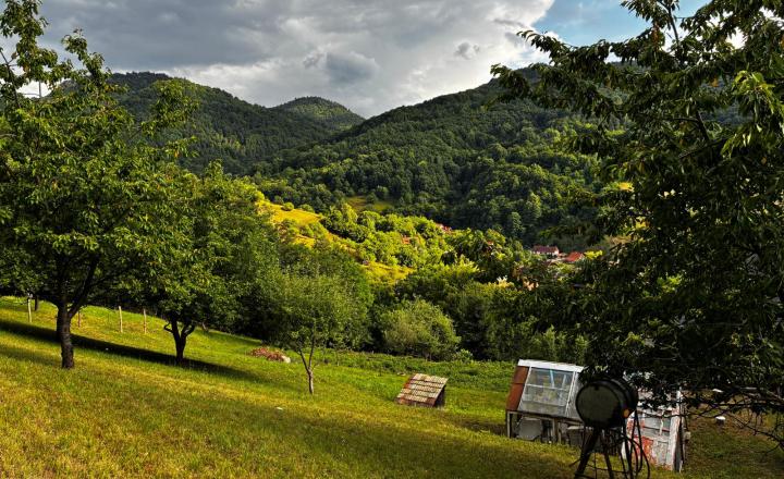 Na predaj rodinný dom s veľkým pozemkom – Vyhne, časť Peserany - fotografia 13