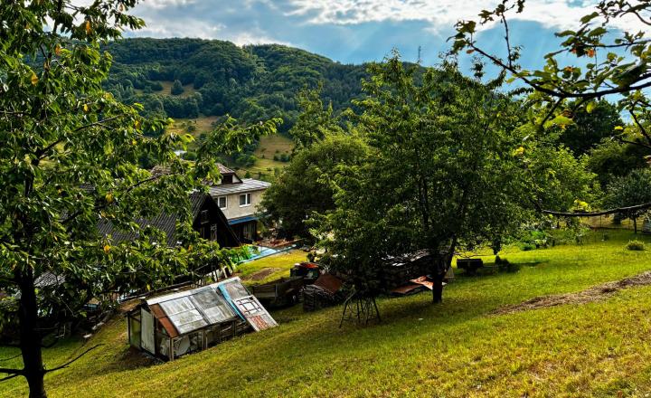 Na predaj rodinný dom s veľkým pozemkom – Vyhne, časť Peserany - fotografia 14