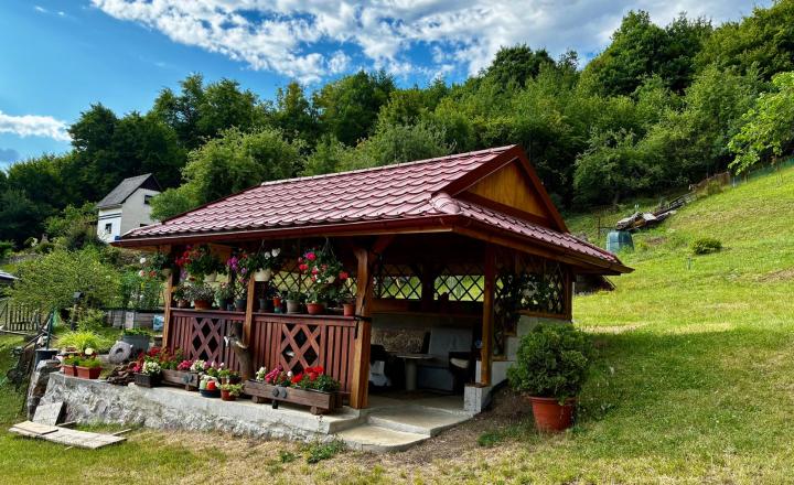 Na predaj rodinný dom s veľkým pozemkom – Vyhne, časť Peserany - fotografia 10