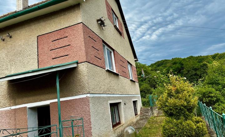 Na predaj rodinný dom s veľkým pozemkom – Vyhne, časť Peserany - fotografia 6