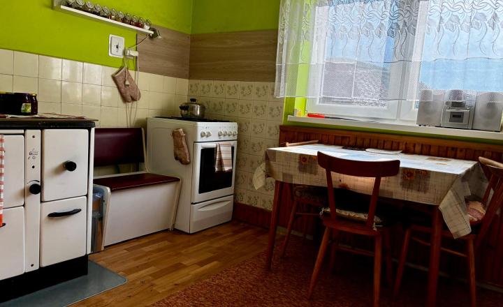 Na predaj rodinný dom s veľkým pozemkom – Vyhne, časť Peserany - fotografia 21