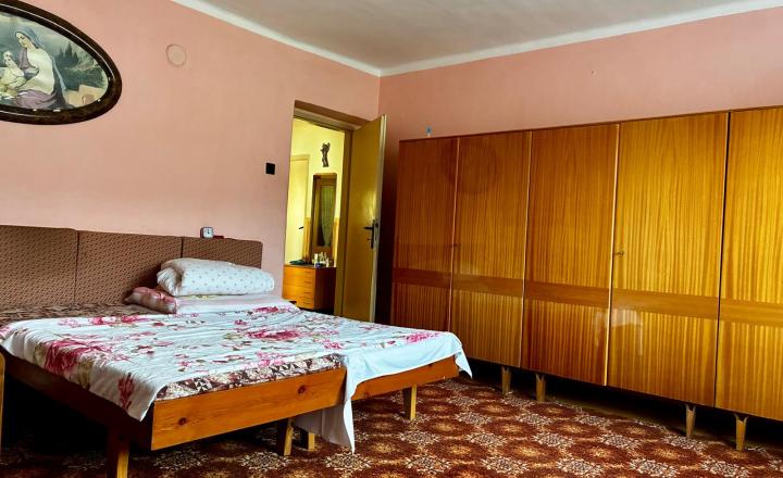 Na predaj rodinný dom s veľkým pozemkom – Vyhne, časť Peserany - fotografia 23