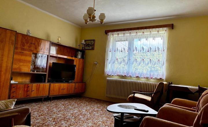 Na predaj rodinný dom s veľkým pozemkom – Vyhne, časť Peserany - fotografia 25
