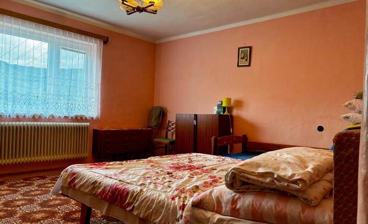Na predaj rodinný dom s veľkým pozemkom – Vyhne, časť Peserany - fotografia 24