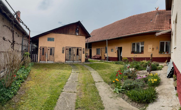 Dvojpodlažný rodinný dom Lovča - fotografia 2