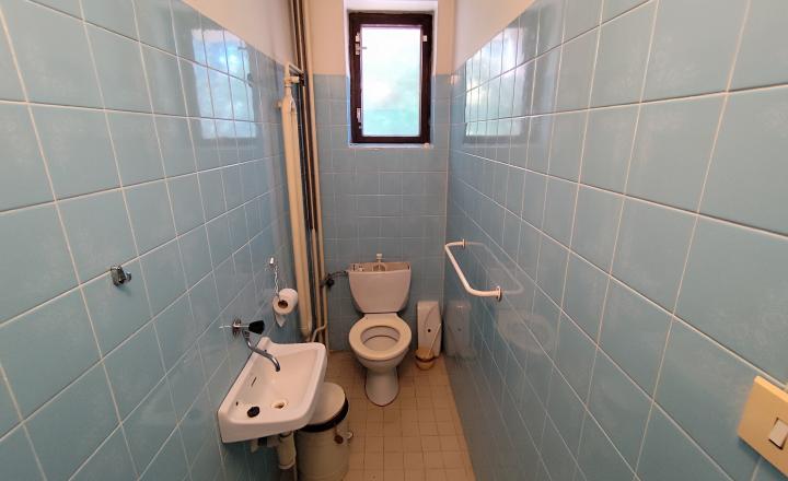 PREDANÉ, Rodinný dom 270 m2 v lukratívnej časti Banskej Bystrice – Tichá ulica - fotografia 28
